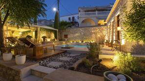 Outdoor pool, open 9:00 AM to 8:00 PM, pool loungers