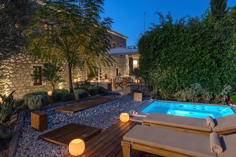 Mare Monte Luxury Suites in Spétses, Greece