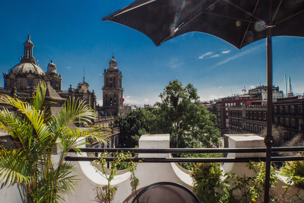 Rooftop terrace, Hostel Mundo Joven Catedral