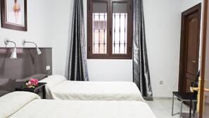 Escritorio, wifi gratis, ropa de cama