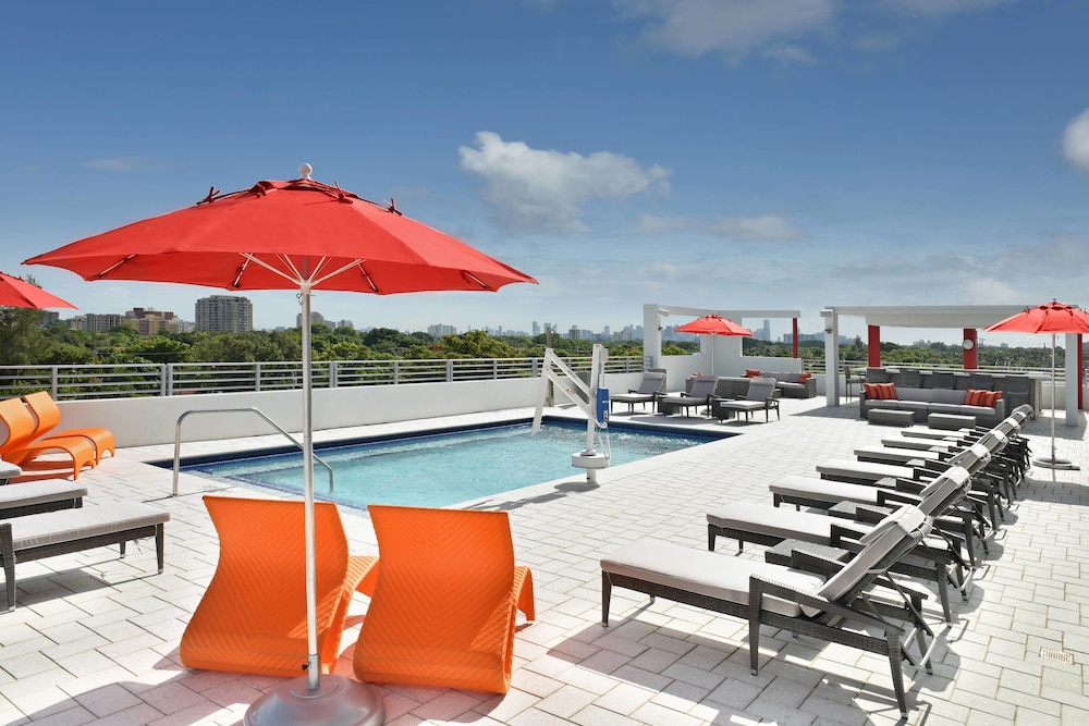 Rooftop pool, Four Points by Sheraton Coral Gables