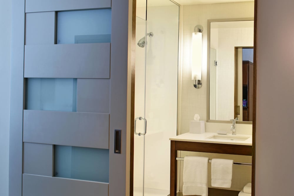 Bathroom, Four Points by Sheraton Coral Gables