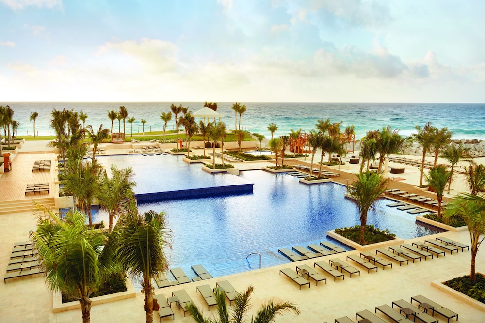 Outdoor pool, Hyatt Ziva Cancun All Inclusive