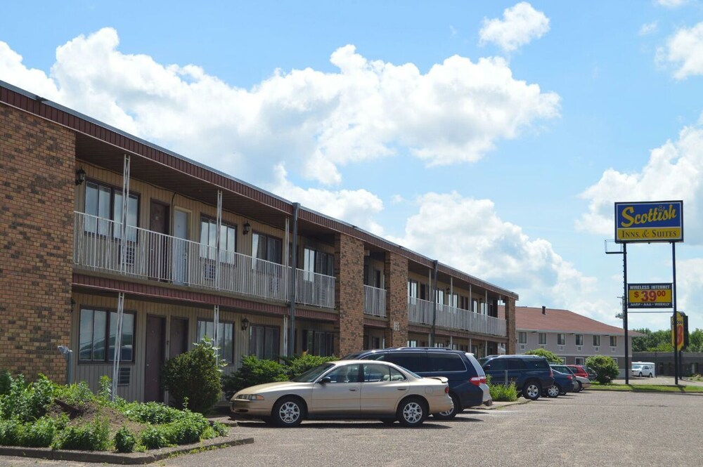 Aerial view, Scottish Inns & Suites Eau Claire