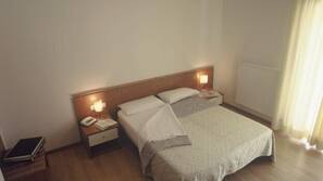 Een kluis op de kamer, een bureau, gratis babybedden, gratis wifi