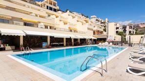2 piscinas al aire libre