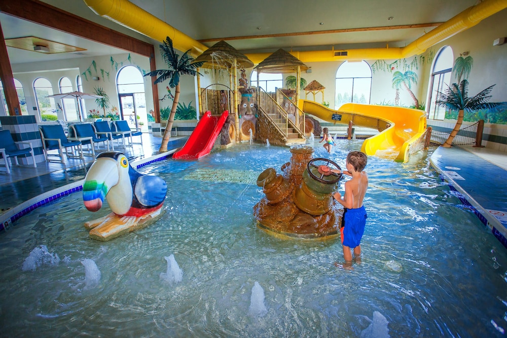 Wingate by Wyndham Wisconsin Dells Waterpark in Baraboo Best Rates
