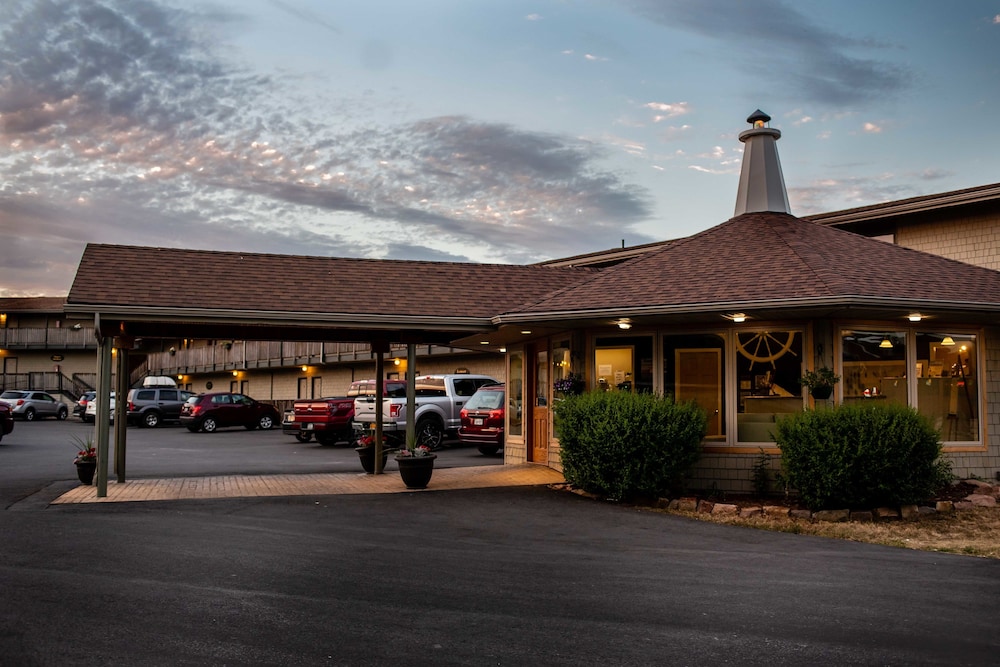 Capt. Thomson's Resort in Alexandria Bay Best Rates & Deals on Orbitz