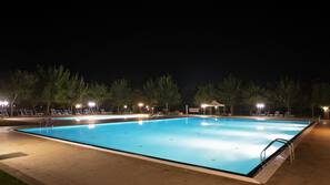 Piscina coperta, 2 piscine all'aperto