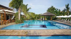 Seasonal outdoor pool, pool umbrellas, sun loungers