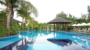 Seasonal outdoor pool, pool umbrellas, sun loungers