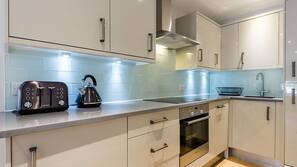 Fridge, microwave, hob