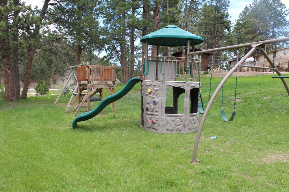 Robins Roost Cabins In Hill City Cheap Hotel Deals Rates