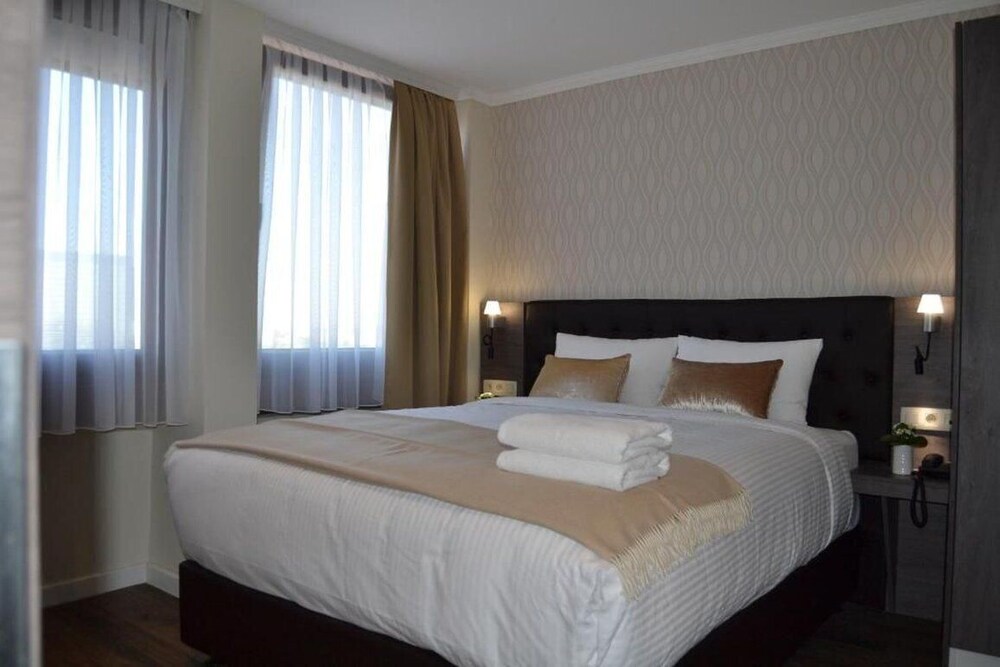 Photo - The Helmet Hotel