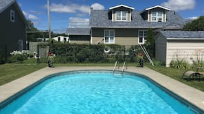 Piscine extérieure (ouverte en saison)