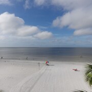 Download Condominios quarto para alugar na praia de fort myers Desktop Wallpaper