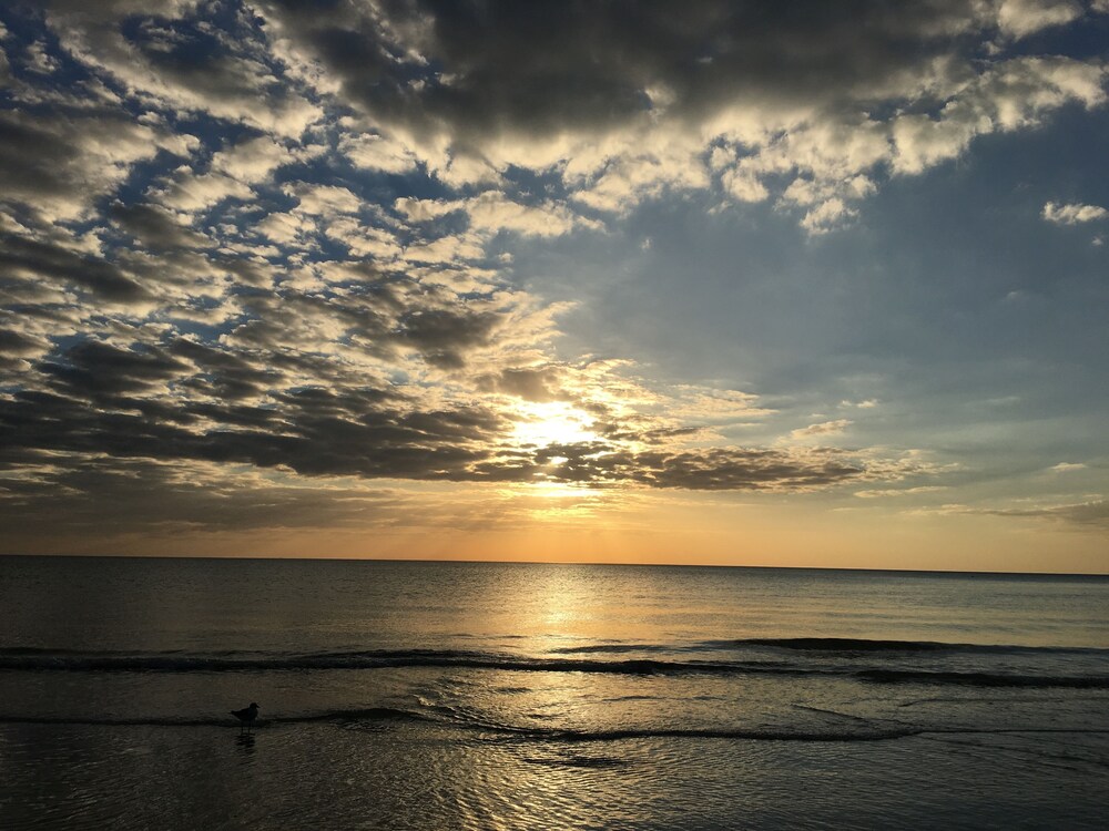 Sunset Inn & Cottages