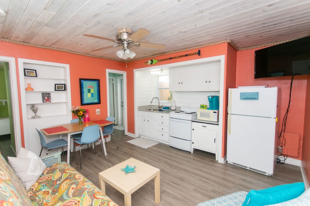 Sunset Inn & Cottages