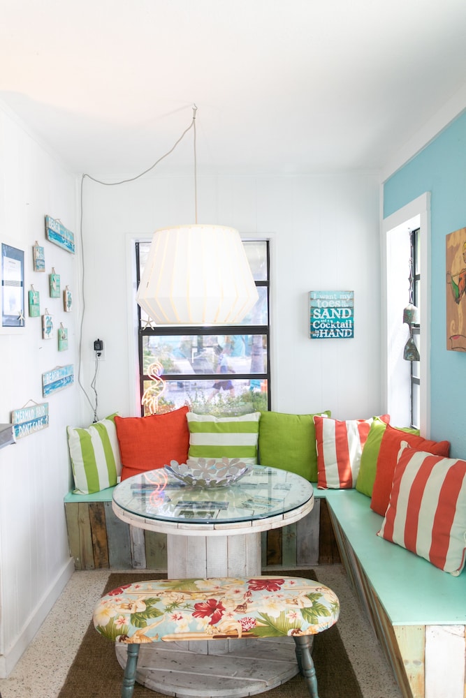 Sunset Inn & Cottages