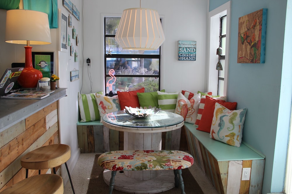 Sunset Inn & Cottages