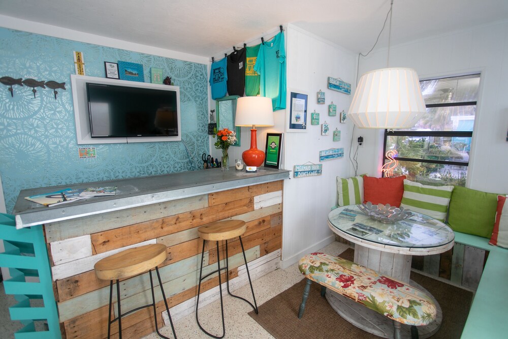 Sunset Inn & Cottages