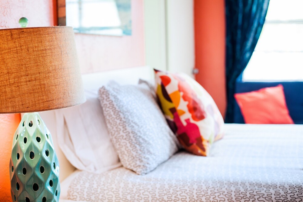 Sunset Inn & Cottages