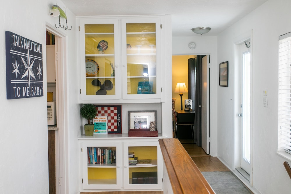 Sunset Inn & Cottages