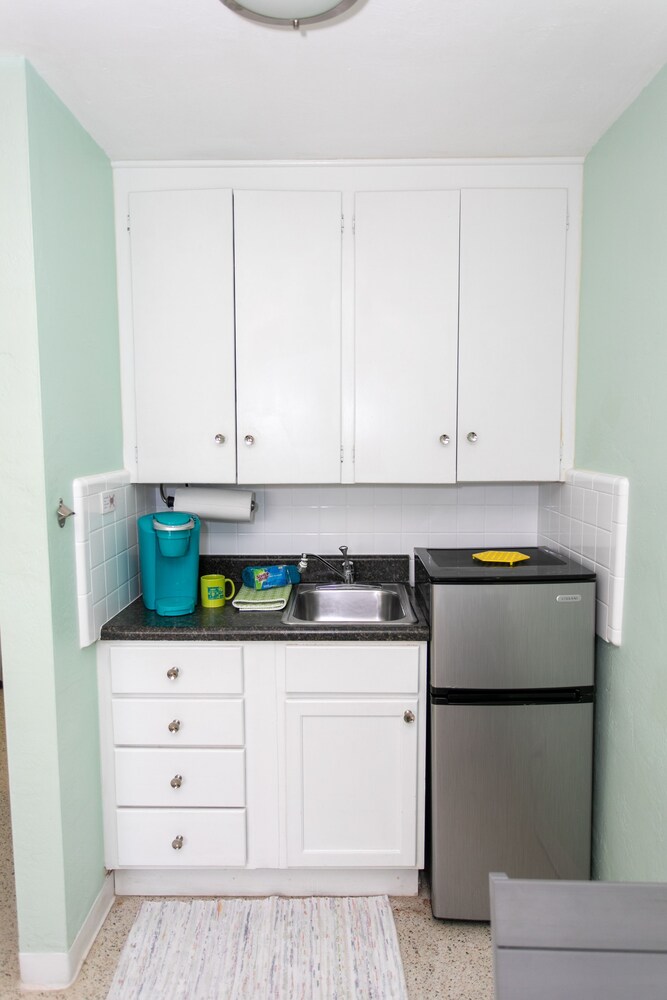 Sunset Inn & Cottages