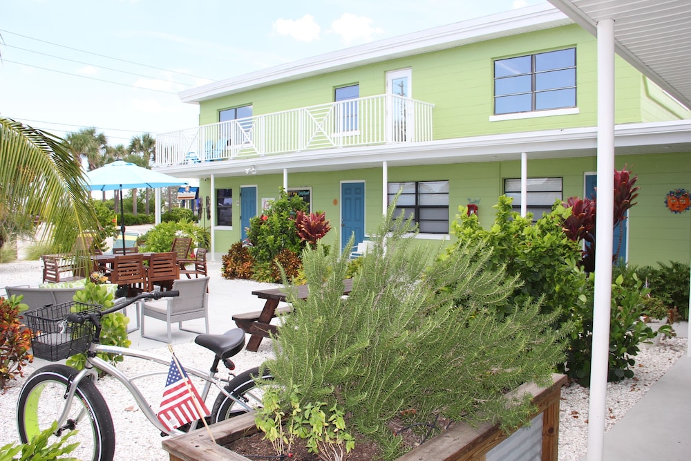 Sunset Inn & Cottages