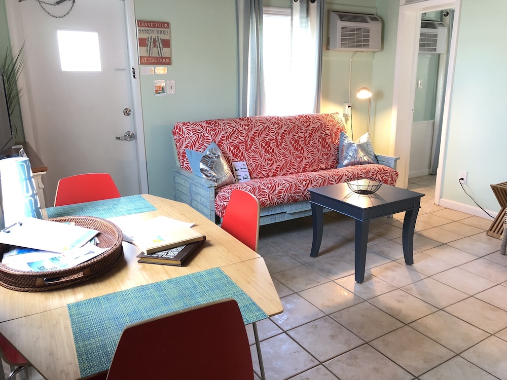 Sunset Inn & Cottages