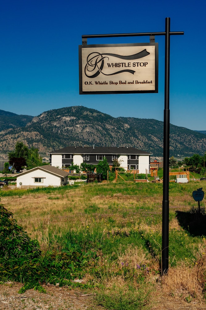 Whistlestop Shawnigan Lakeside Bed And Breakfast British Columbia Canada