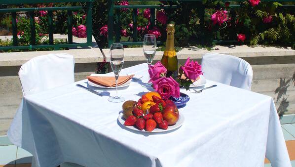 Aperto a pranzo e cena, cucina locale