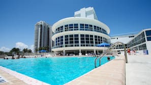 Piscine extérieure