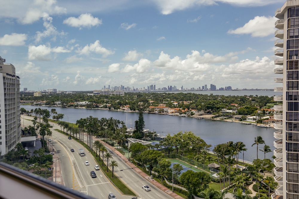 Castle Beach Suites By Miarentals In Miami Hotel Rates Reviews On Orbitz
