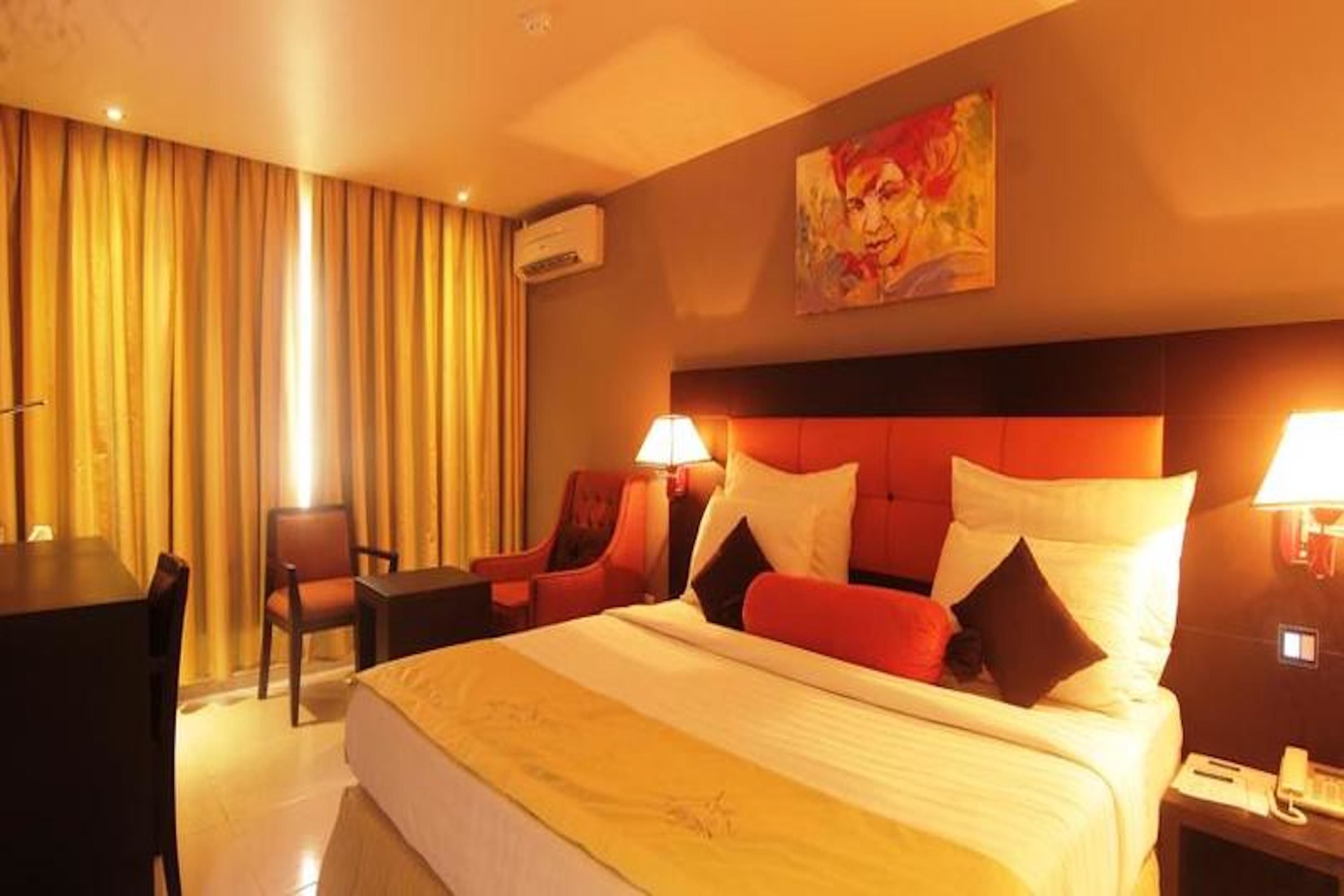 Oakspring Hotel and Luxury Suites in Maryland, Nigeria