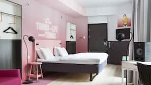 Desk, cribs/infant beds, free WiFi