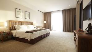 In-room safe, desk, blackout drapes, soundproofing