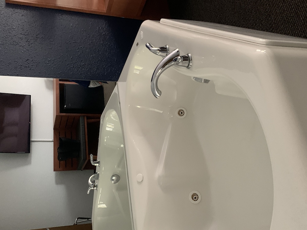 Jetted tub, Starlite Resort