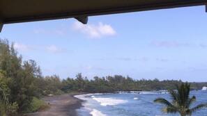Beach nearby, sun-loungers, beach towels