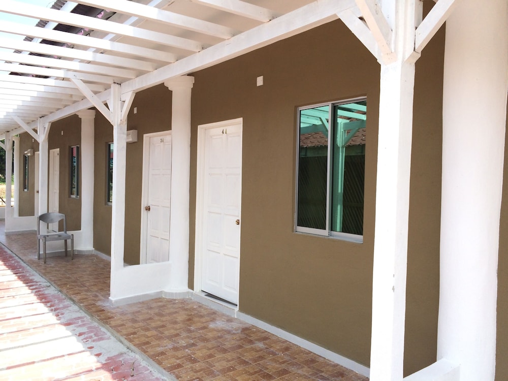 OYO 716 Pondok Muara Chalets