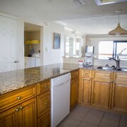Marina Village At Snug Harbor Fort Myers Beach Usa Expedia Au In Room Kitchen
