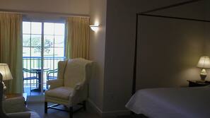 Desk, iron/ironing board, free WiFi