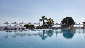 2 outdoor pools