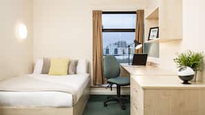 Desk, iron/ironing board, free WiFi, linens