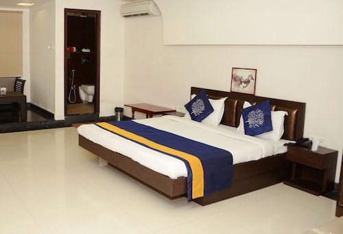 OYO Premium Swaroop Nagar