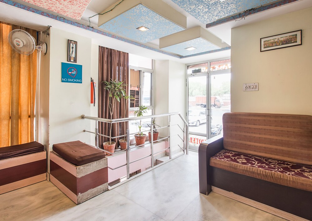Oyo 651 Hotel Abhiraj Palace Jaipur Ind Best Price - 