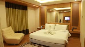 Minibar, in-room safe, desk, iron/ironing board