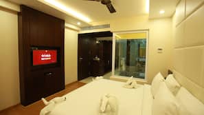 Minibar, in-room safe, desk, iron/ironing board