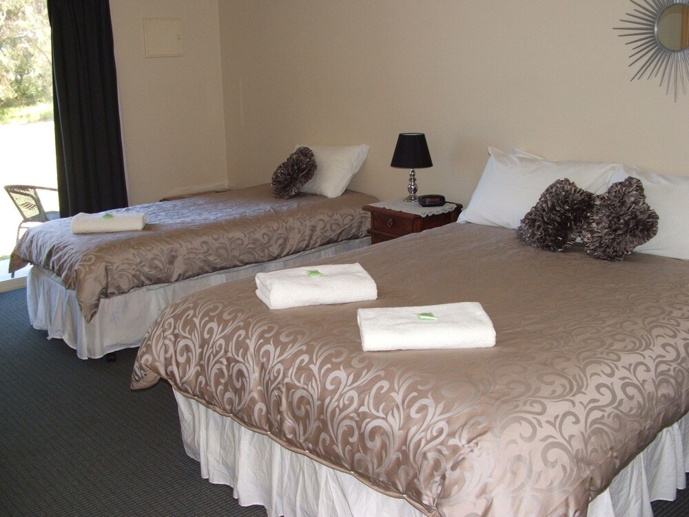 Harbourside Motel