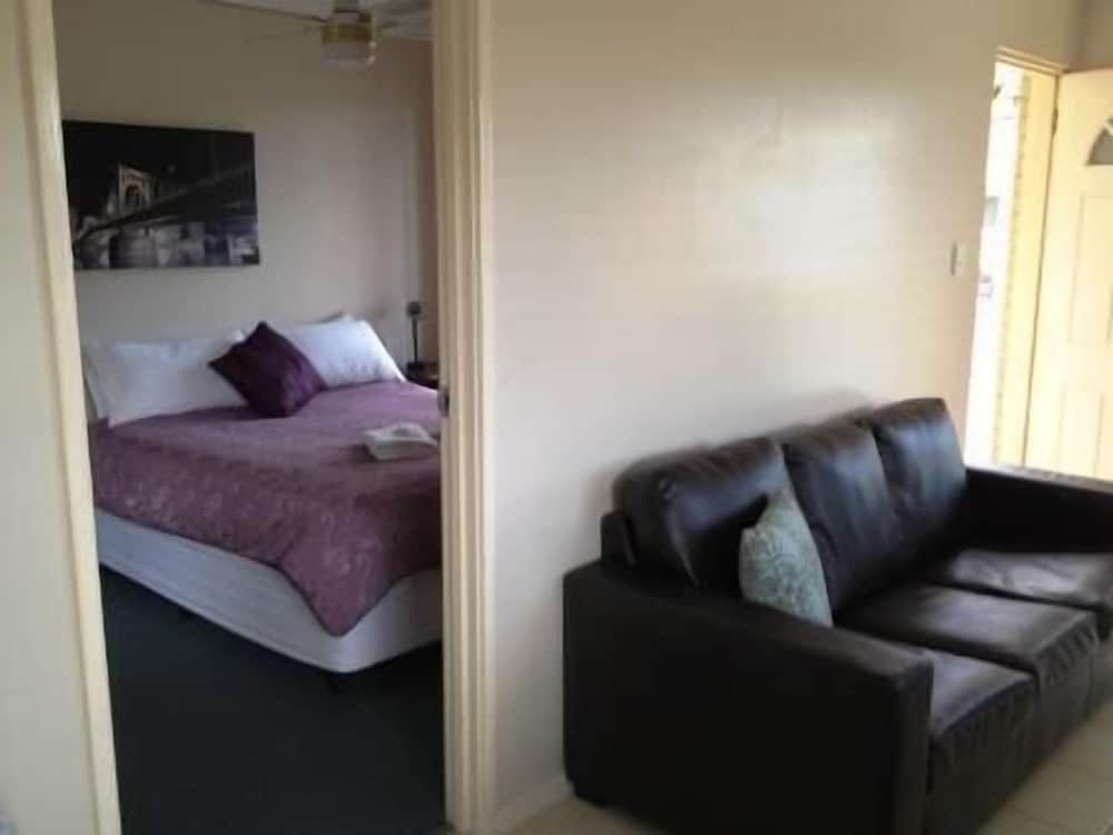 Harbourside Motel